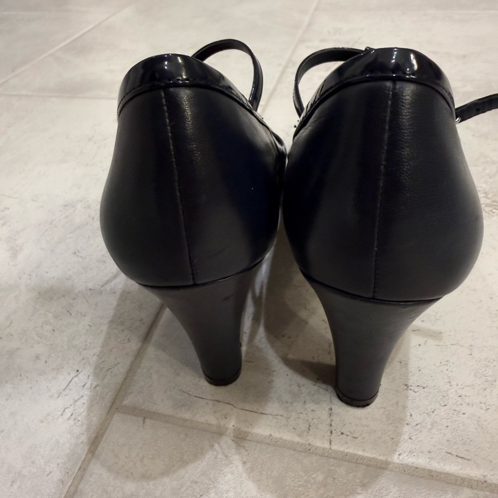 Giani Bernini Varinaa T-Strap Pumps - Picture 4 of 7